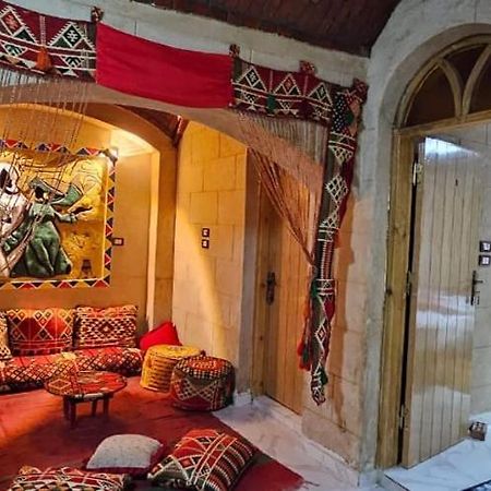 Queen House Assuan Esterno foto