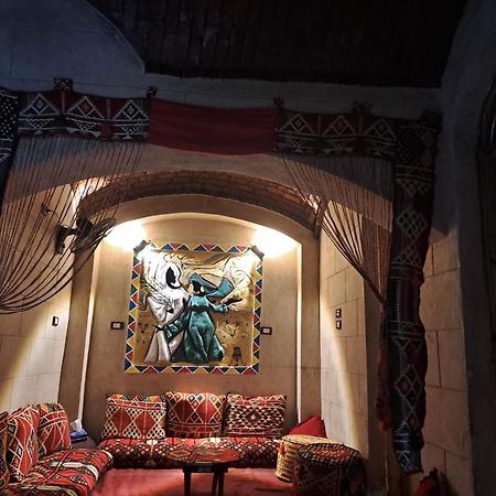 Queen House Assuan Esterno foto