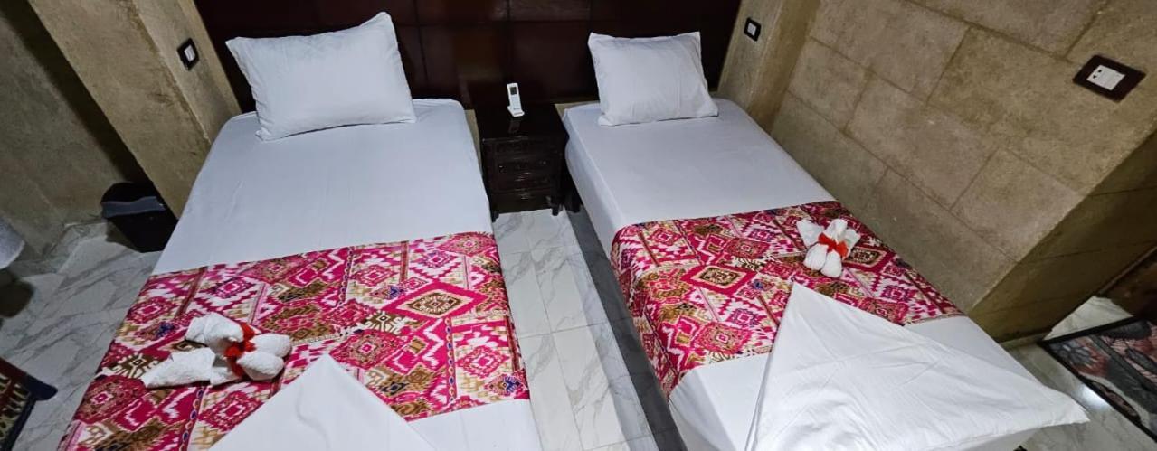 Queen House Assuan Esterno foto