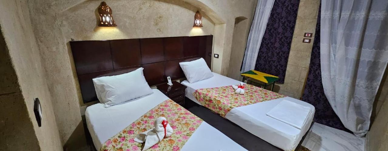 Queen House Assuan Esterno foto