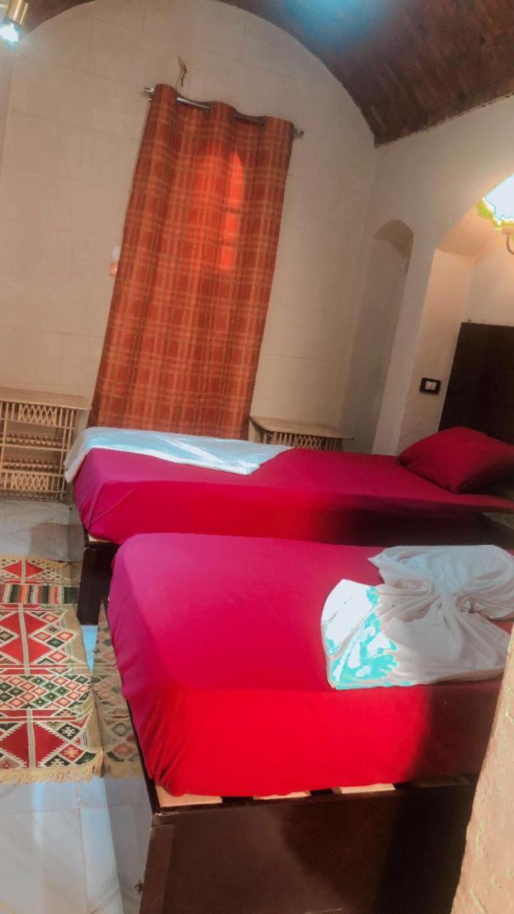 Queen House Assuan Esterno foto