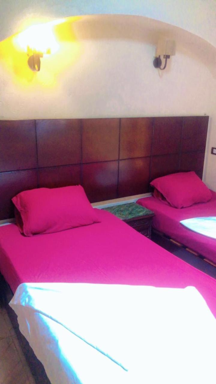Queen House Assuan Esterno foto